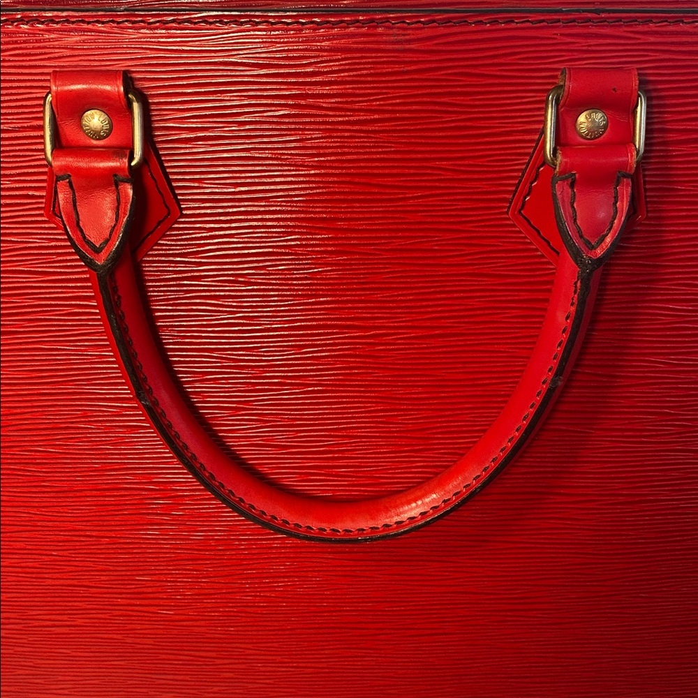 Louis Vuitton Vintage Red Epi Leather Sac Plat GM - Picture 14 of 17